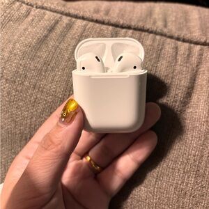 Apple White Earbud Headphones